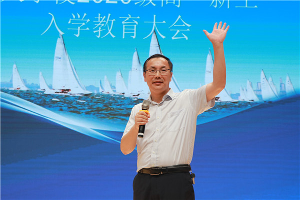 高一5班丁兆山老师自我介绍.jpg