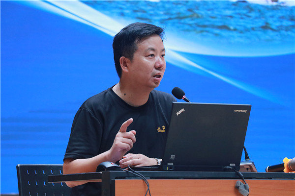 学工处张鹏主任进行常规规范教育.jpg