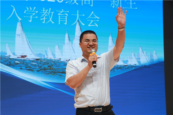 高一4班张红艺老师自我介绍.jpg