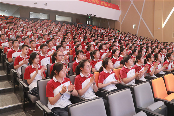 为班主任的精彩演讲鼓掌.jpg