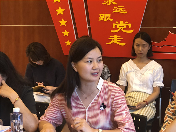 英特备课组长李巧巧老师发言.jpg