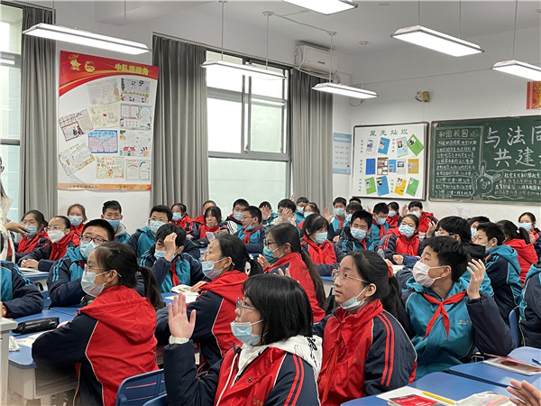 学生积极参与.jpg