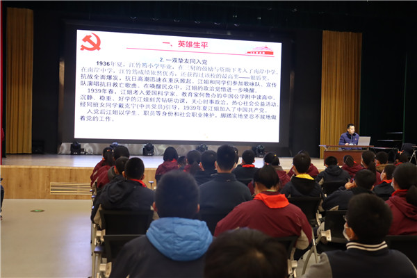 卞家海主任讲解江姐的革命斗争事迹.JPG