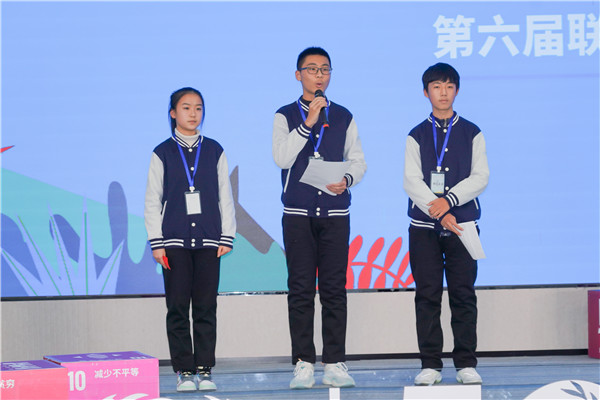 我校学生与专家交流环节.jpg