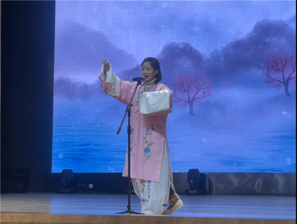 初一（7）班  张钰榕《梨花颂》.jpg