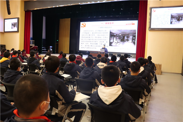 卞家海老师讲述江姐被捕后受刑现场.JPG