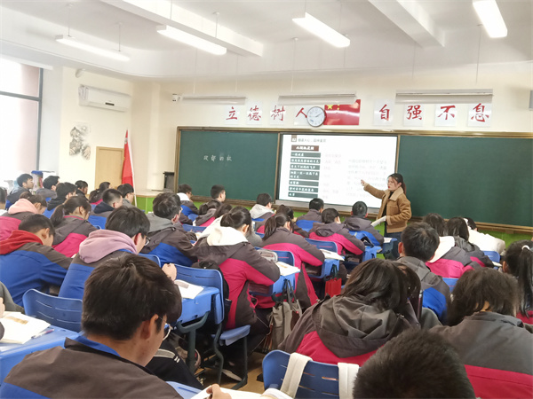王雨老师授课.jpg