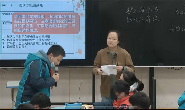 李欣童老师上课.jpg