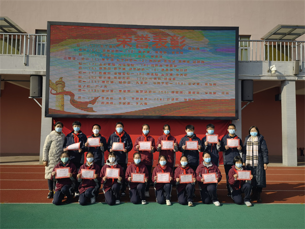 特等奖获奖学生.jpg