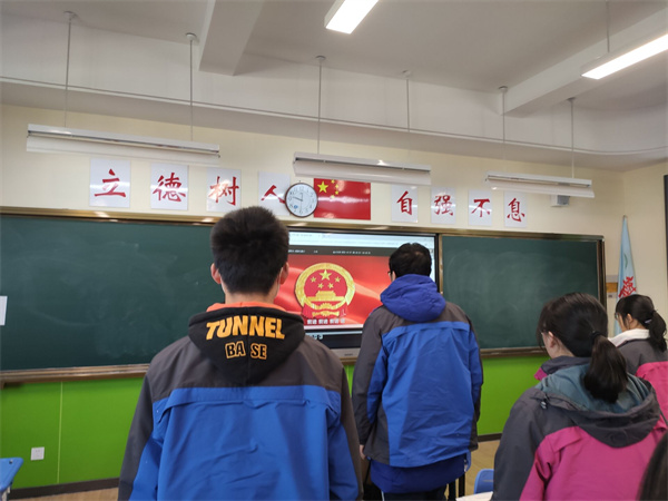 奏国歌.jpg
