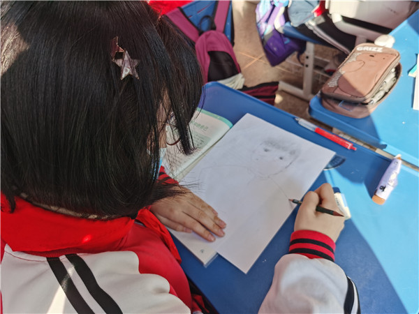 学生参与课堂活动.jpg
