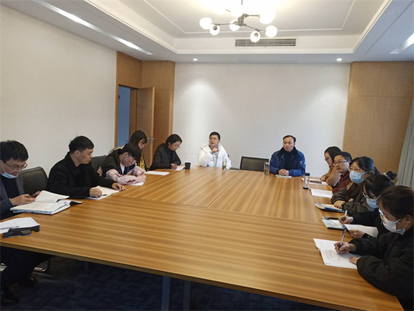 地理组老师听评课活动.jpg