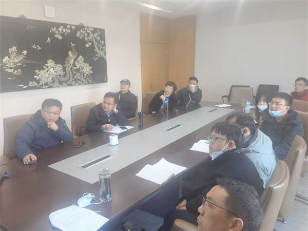 物理组老师认真学习.jpg