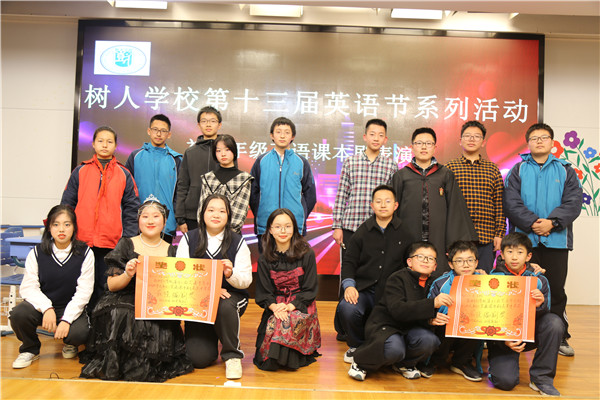 获得最佳编剧奖的演员合影.JPG