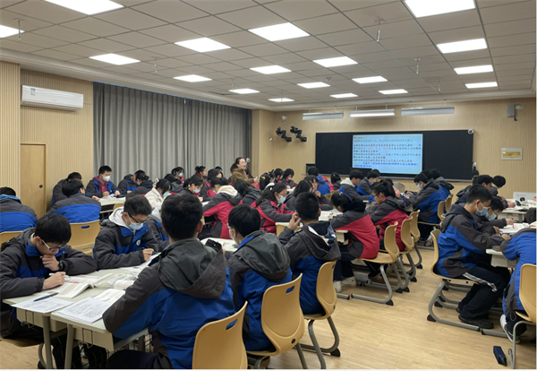 学生课堂学习.png