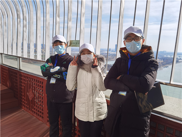 参观万福大桥塔楼.jpg