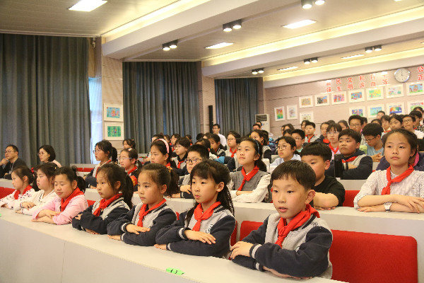 jujinghuishendexiaoguanzhong3.jpg