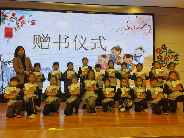 6 yinianjixueshengyuxinshu銆奵ongmingdexiaohuli銆媓eying.jpg