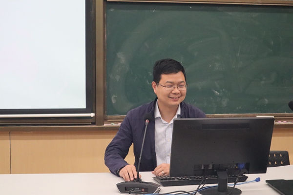物理组许厚元老师发言1.JPG