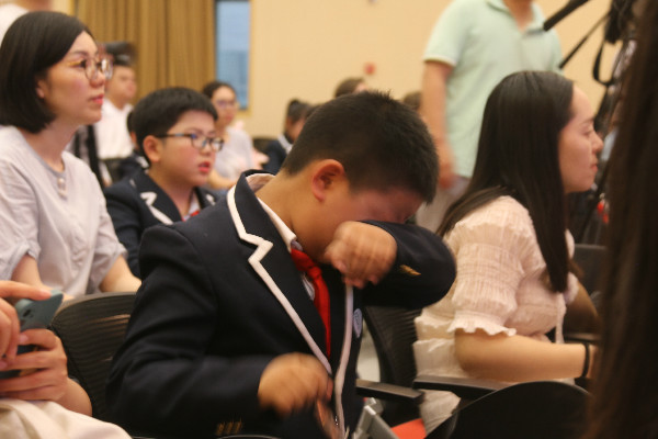 8beifumuchongmanaiyideshuxinsuogandong .jpg
