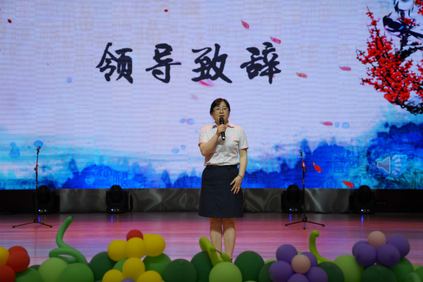 13jiangyaqinfuxiaochangzuolingdaozhici.jpg