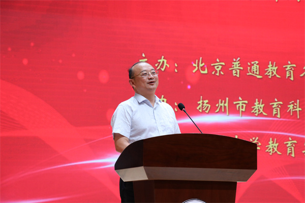唐炜校长致欢迎词.jpg