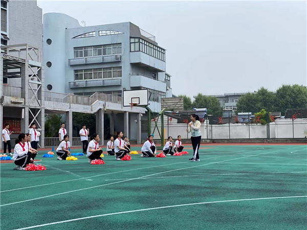 刘亚老师上课2.jpg