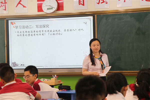我校语文孙婷老师上课中.jpg