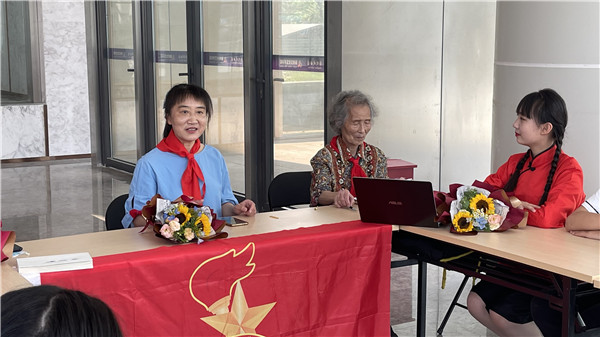 4朱学慧老师给队员们提希望.JPG