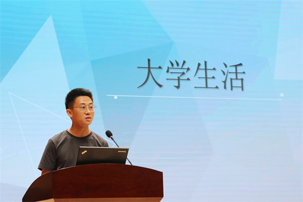 2017届校友竺正邦做学法指导.jpg