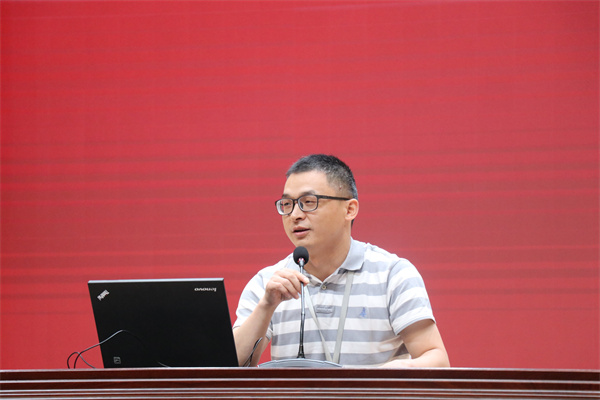 教务处汪柳主任总结工作.jpg