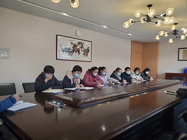 参与领导和老师认真记录.jpg