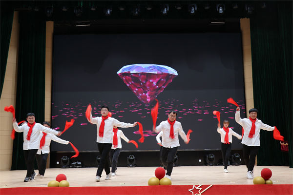 32.节目《创意舞蹈》.jpg