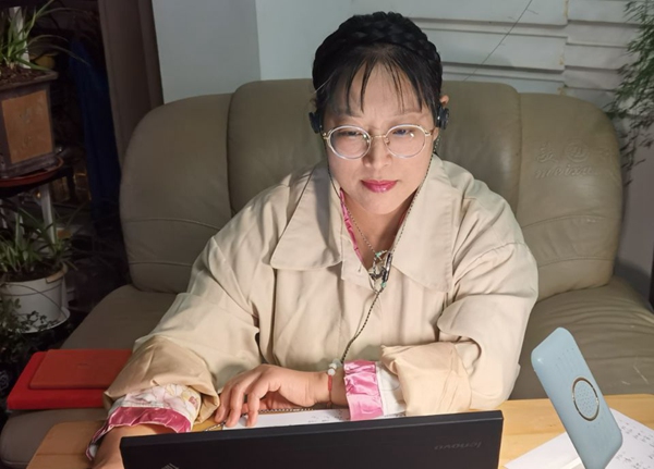 语文组备课组长曹卫萍老师发言.jpg