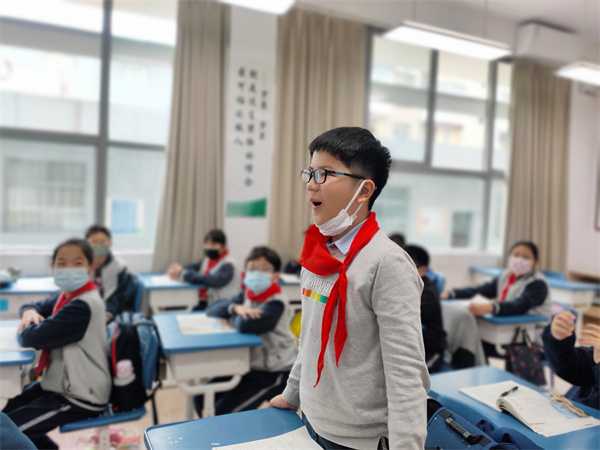 图4 学生回答问题.jpg