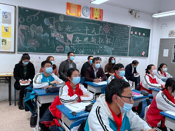 两校区老师听课.JPG
