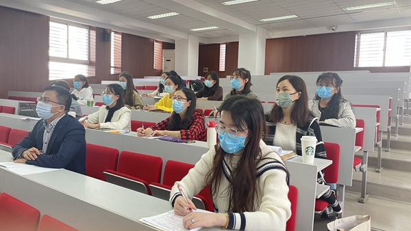 两校区初三英语组集体听课教研.JPG