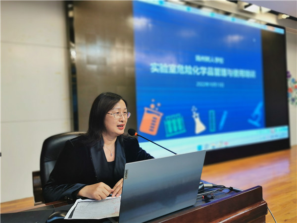 董爱华副校长.jpg