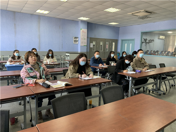 初二英语组教师听课.JPG