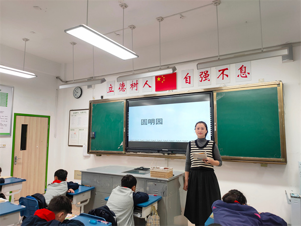 图1 王颖老师上课1.jpg