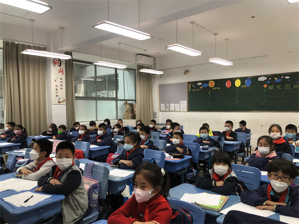 1选手们参加比赛.jpg