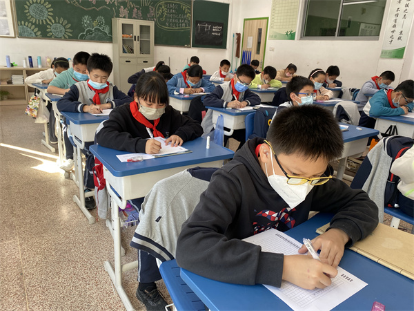 图3 五年级比赛现场2.jpg