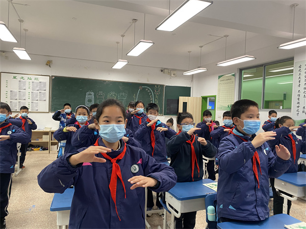 4 学生练习指挥.jpg