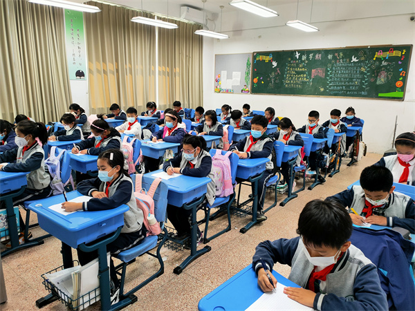 图2 四年级比赛现场2.jpg