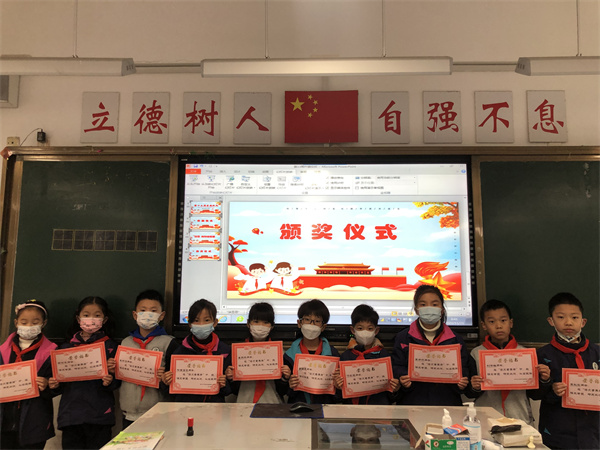 二年级三等奖获得者合影3.jpg