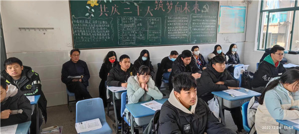 2.听课观摩中.jpg