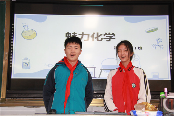 主持人亮相.JPG