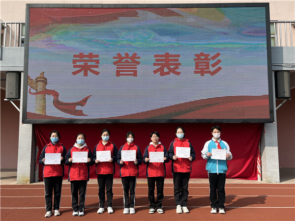 获得特等奖及一等奖同学.jpg