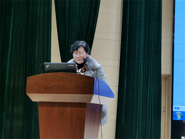 校医做疫情防控工作讲话.jpg