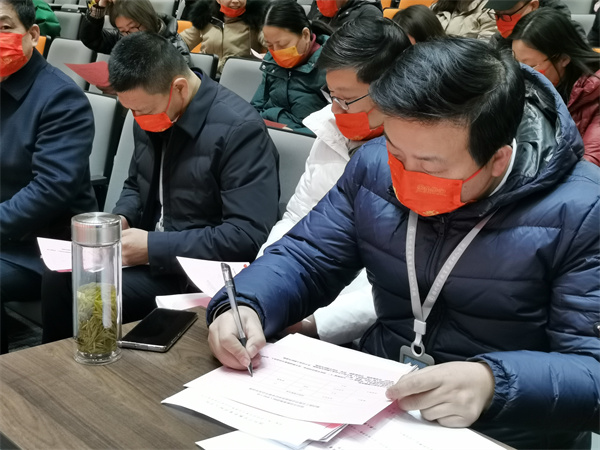 会员填写选举表.jpg